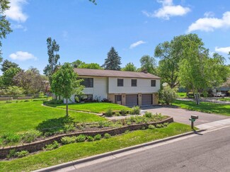 8200 Riverview Ln, Brooklyn Park, MN 55444