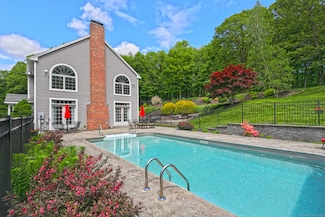 250 Wooding Hill Rd, Bethany, CT 06524