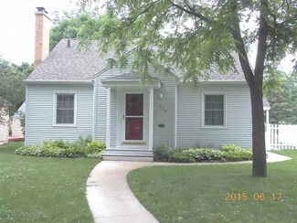336 Prospect Ave, Waterloo, IA 50703