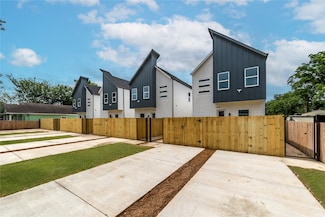 2706 Bostic St, Houston, TX 77093