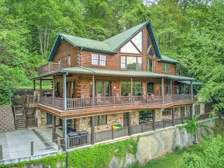 849 Riverside Dr, Whittier, NC 28789