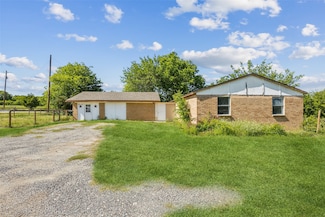 9242 Green Springs Cir, Sanger, TX 76259