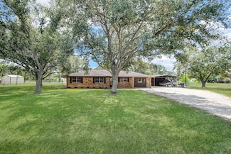 407 Becky St, El Campo, TX 77437