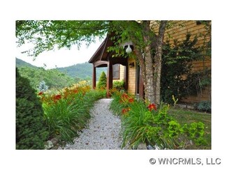 5505 Bearwallow Mountain Rd, Hendersonville, NC 28792