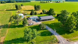232 Palm Ln, Flora, IL 62839