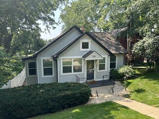 315 Hillside Dr, Island Lake, IL 60042