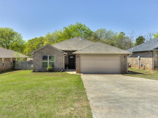 214 S 7th St, Noble, OK 73068