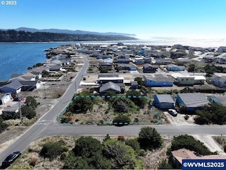 1901 NW Beachview Dr, Waldport, OR 97394
