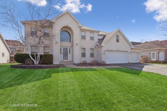 270 Willowwood Dr, Oswego, IL 60543