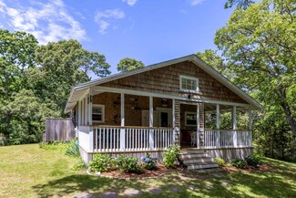 20 Oakdale Dr, Edgartown, MA 02539