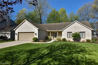19424 Castletown Dr, Strongsville, OH 44136