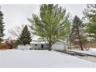 1570 Knoll Dr, Saint Paul, MN 55126