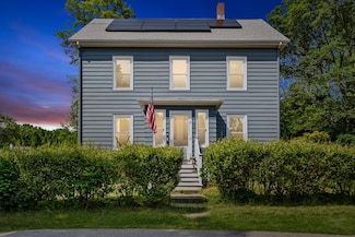 12 Russell St, Amesbury, MA 01913