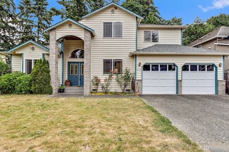 622 N 203rd Ct, Shoreline, WA 98133
