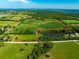 1756 N 300 Rd, Baldwin City, KS 66006