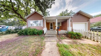 318 E Hickory St, Nevada, MO 64772