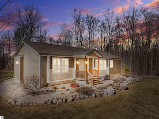 2872 E Phelps Rd, Lake City, MI 49651