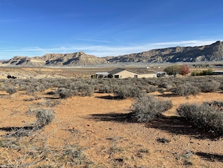 930 S Shelter Cove Dr, Big Water, UT 84741