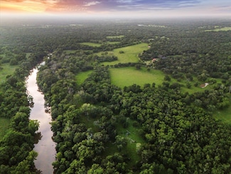 558 County Road 875, West Columbia, TX 77486