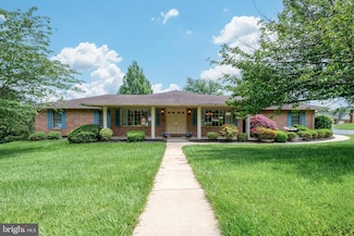 3731 Long Point Dr, York, PA 17402
