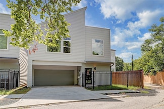 2404 Maxroy St, Houston, TX 77007