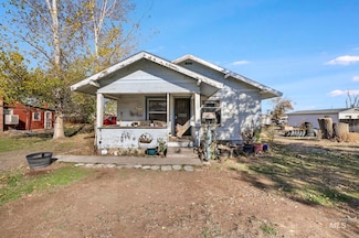 120 5th St, Filer, ID 83328