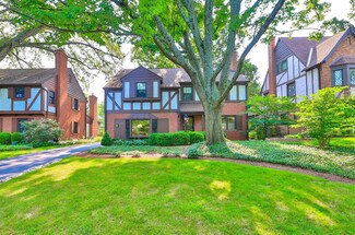 3712 Center St, Cincinnati, OH 45227