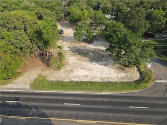 1614 Robeson St, Bryan, TX 77803