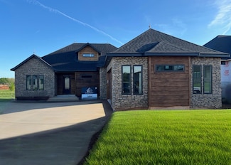 1825 E Cobblestone Dr, Ozark, MO 65721