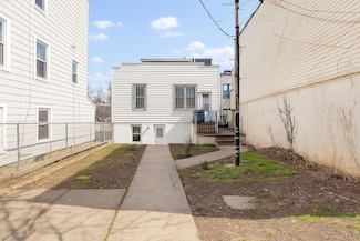 36-13 10th St, Long Island City, NY 11106