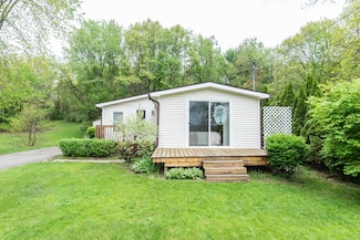 12886 Sycamore Point Dr, Plainwell, MI 49080