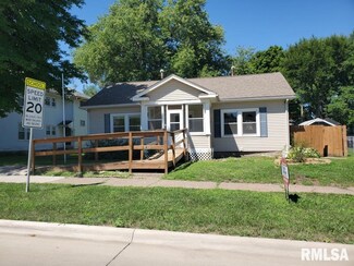 1939 11th St, Moline, IL 61265