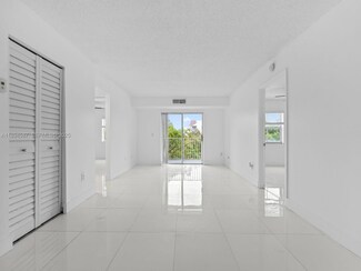 8260 SW 210th St Unit 211, Cutler Bay, FL 33189