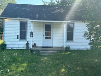 214 E Depeyster St, MacKinaw City, MI 49701