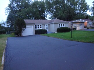 228 Howard Ave, East Dundee, IL 60118