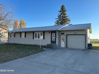 1240 Eastview Dr, Grafton, ND 58237