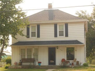 704 S Sloan St, Maysville, MO 64469