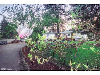 8510 SW Cedarcrest St, Portland, OR 97223