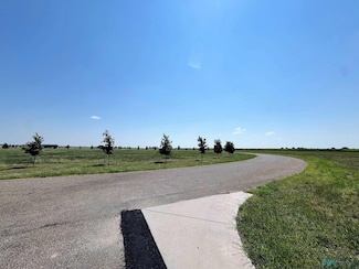 884 Lake Shore Dr, Clovis, NM 88101