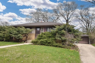 8600 W Crossfield Ave, Milwaukee, WI 53225