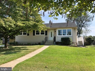 304 N Garden Blvd, Beverly, NJ 08010