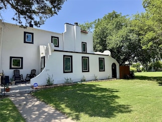 211 NW Alpine Dr, Plainview, TX 79072