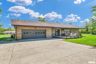 1202 S Patterson Rd, Sullivan, IL 61951
