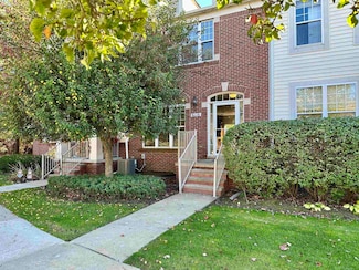 6116 Heron Hills Dr Unit 52, Walled Lake, MI 48390