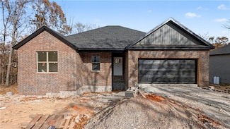 8 Osborne Ln, Bella Vista, AR 72715