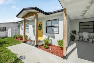 218 SW 10th Ave, Delray Beach, FL 33444