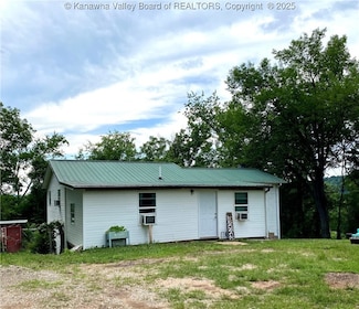 109 1/2 Hillcrest Dr, Ripley, WV 25271
