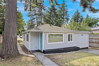 14319 Roslyn Place N, Seattle, WA 98133