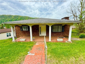 5666 E Dupont Ave, Glasgow, WV 25086