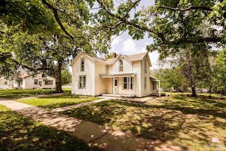 730 W 10th St, Junction City, KS 66441